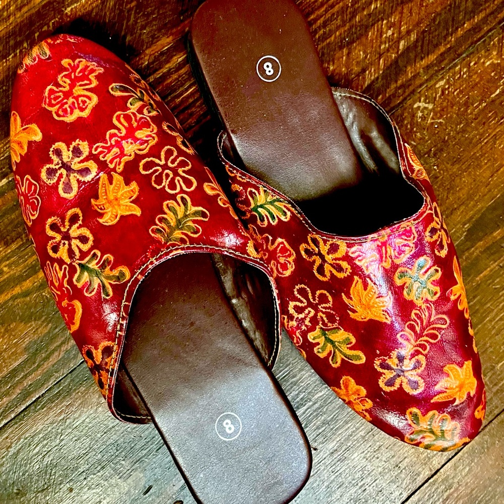 Handmade tooled leather mules  from India. Artistic! - Picture 4 of 5